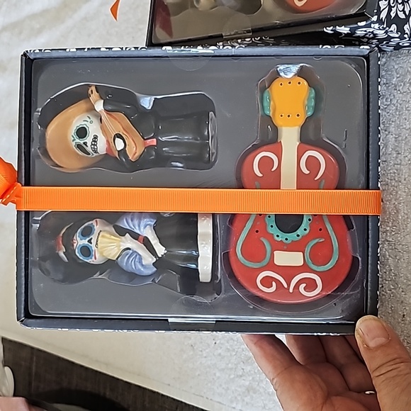 Sugar Skulls Salt & Pepper Shakers - Picture 2 of 3